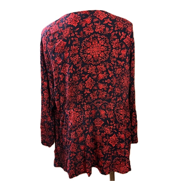 Torrid | Lace-Up Babydoll Tunic Top - Crinkle Gauze Floral Red/Navy 3X - Picture 4 of 9